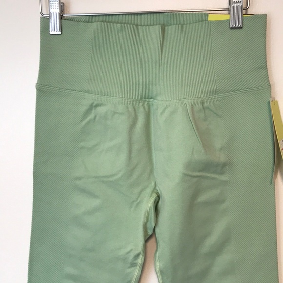 NEW All In Motion High Rise Legging. XXL - Picture 4 of 9